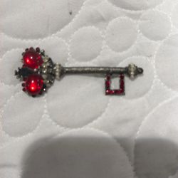 Vintage Weiss Royal Crown Key Brooch Pin Red