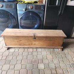 BRAZILLIAN CHERRY WOOD CHEST 