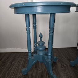 2 solid wood accent tables (pair)