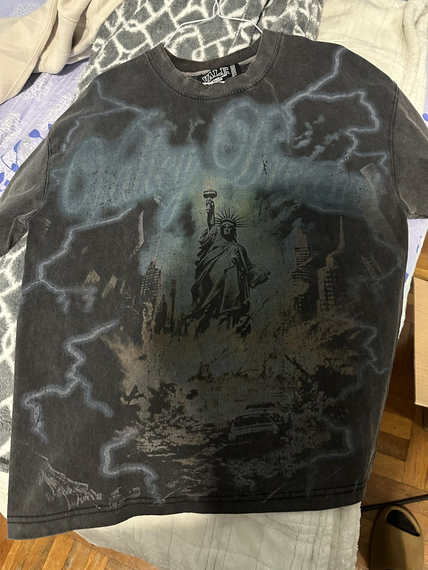 Vally Dream Tshirt Size S