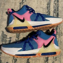 Nike Nikes Size 10 USED 