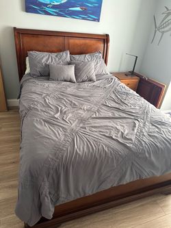 Queen Size Wooden Bed Frame with Drawers