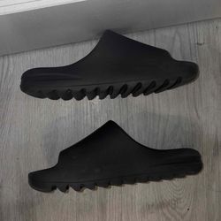 Yeezy slide size 9 authentic