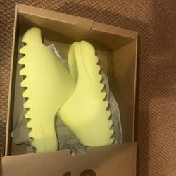 DS yeezy slides size 4 green glow