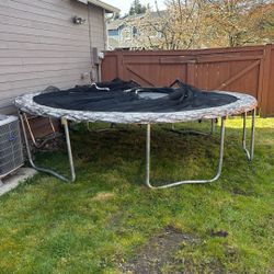 Free Trampoline 