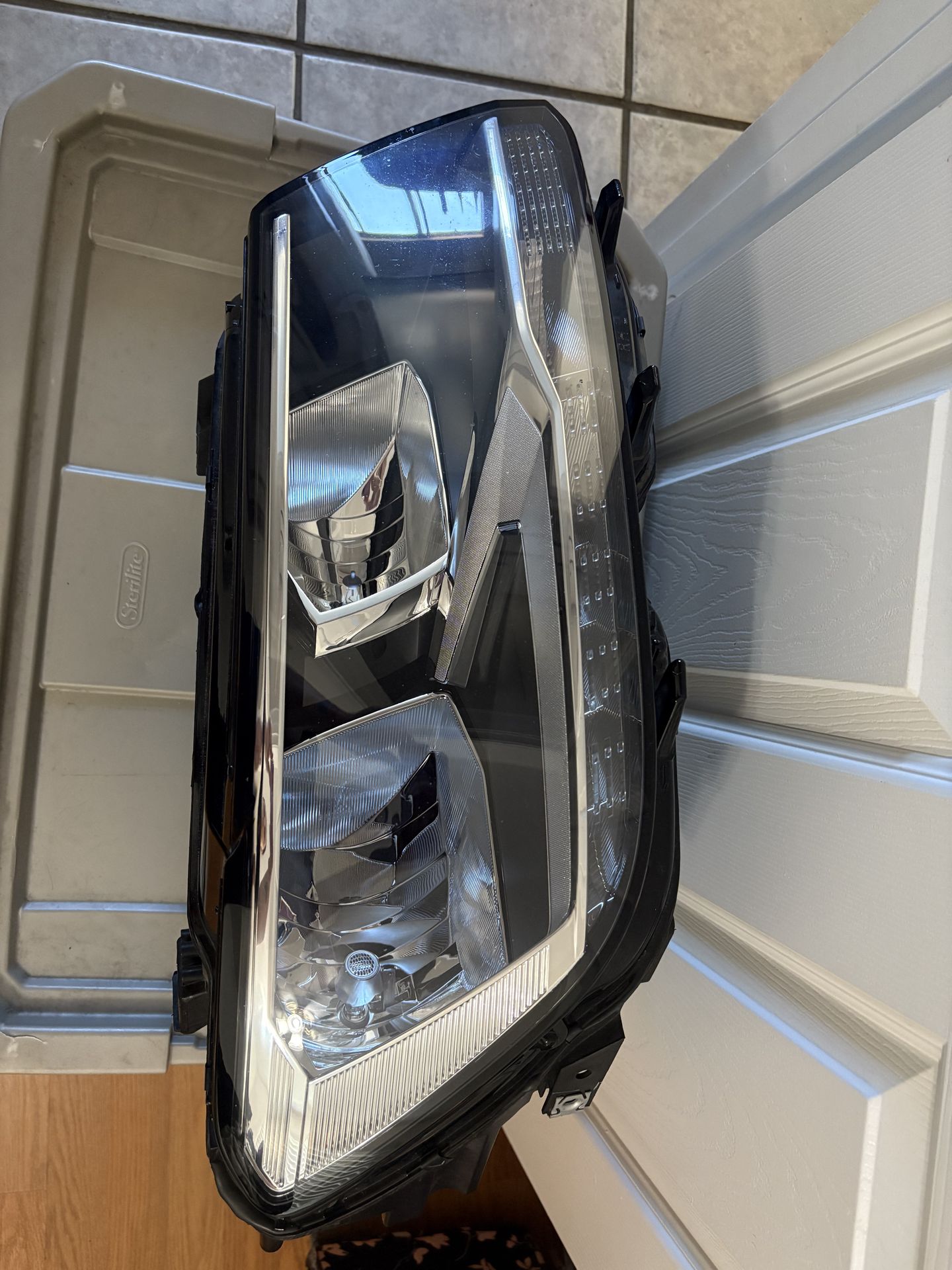 2018–2021 Volkswagen Tiguan Right Headlight OEM 5NL941006 Passenger Side Clean