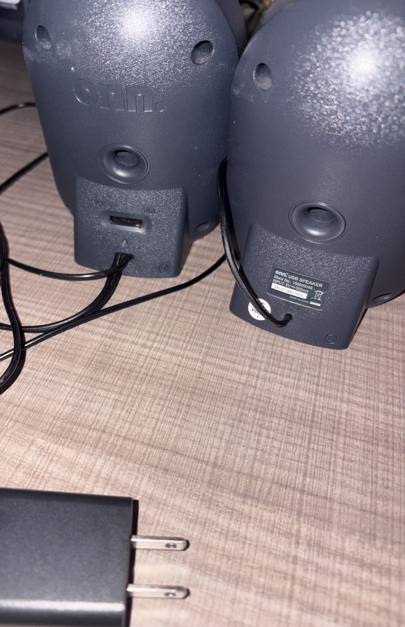 Onn speaker brand speakers for monitor or tv work good and loud