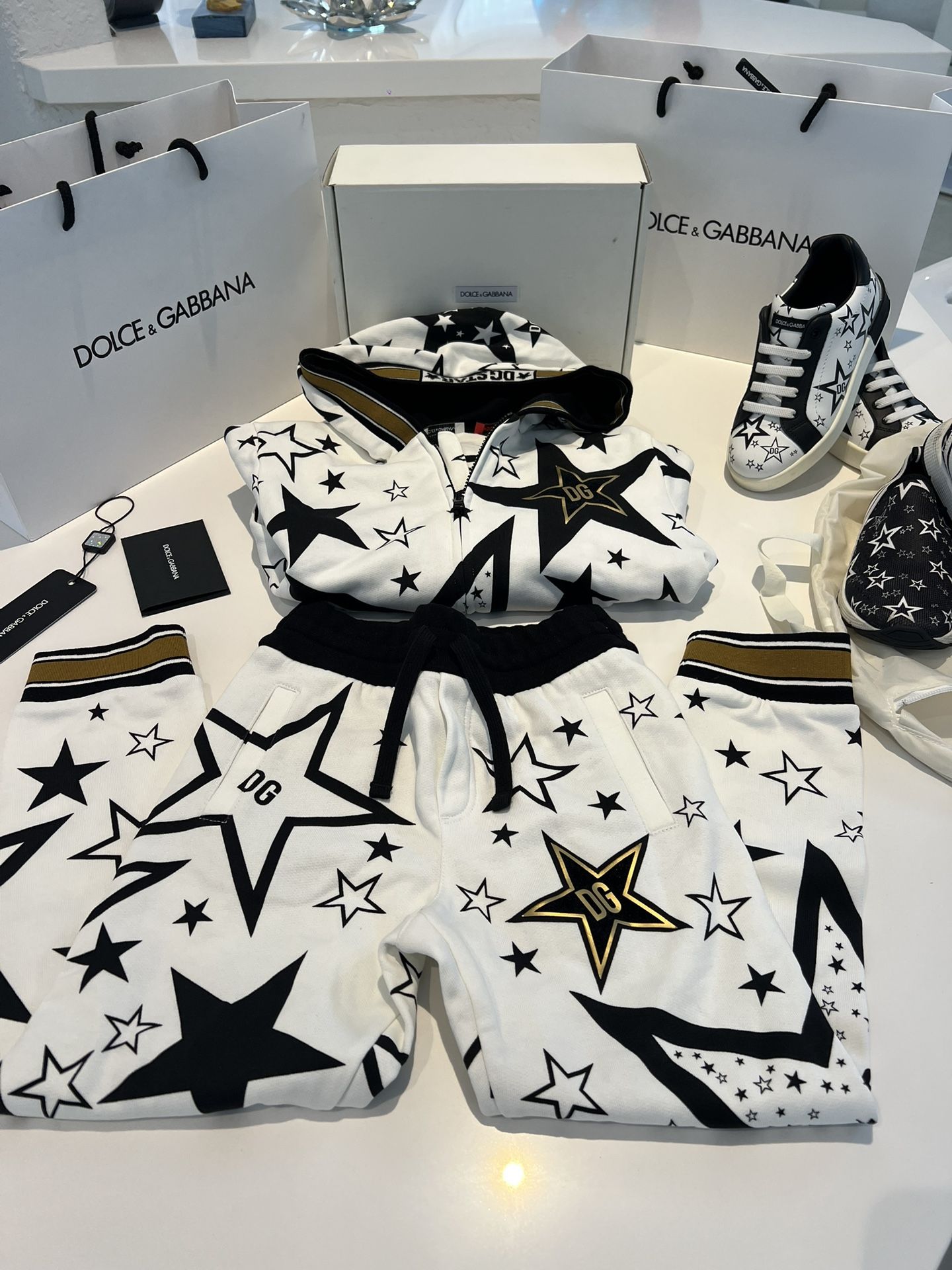 Fantastic Dolce&Gabbana Kids Set New Original