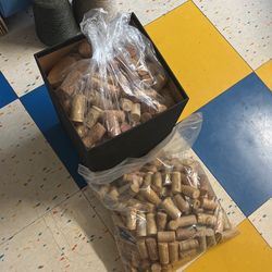 Collection Of Winę And Champagne Corks, 8,5 Lb