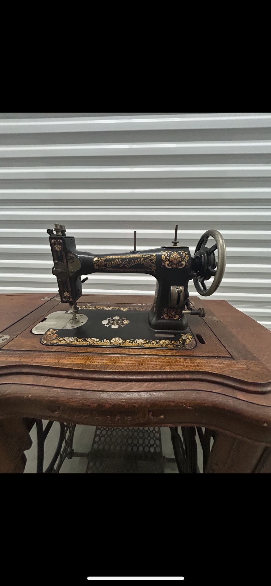 Vintage sewing machine FREE DELIVER