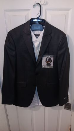 Kenneth Cole reaction two piece suit brand new slim fit 32 pant size Jacket size Small