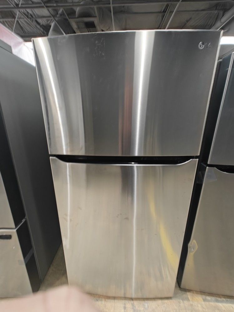 LG 33inch top freezer refrigerator
