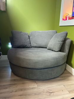 Rotating round lounge couch