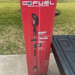 Milwaukee Fuel M18 Pole Saw Kit 