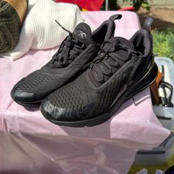 Nike Tennis Shoes 9 1/2 