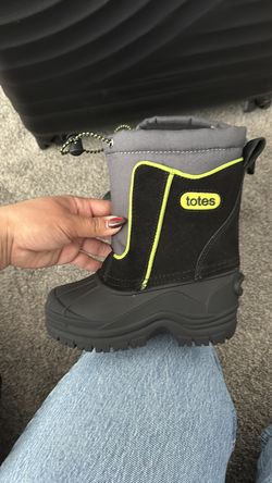 Snow boots kids size 11