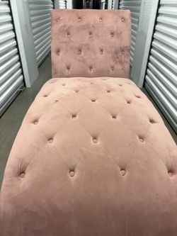CHAISE LOUNGE CHAIR
