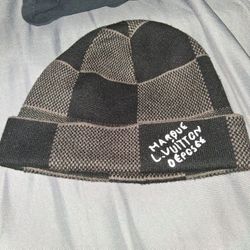 Louis vuitton hat 165$