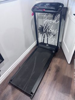 A dvwin Walking Pad Treadmill, Folding Electric Treadmill for Home w/Handle