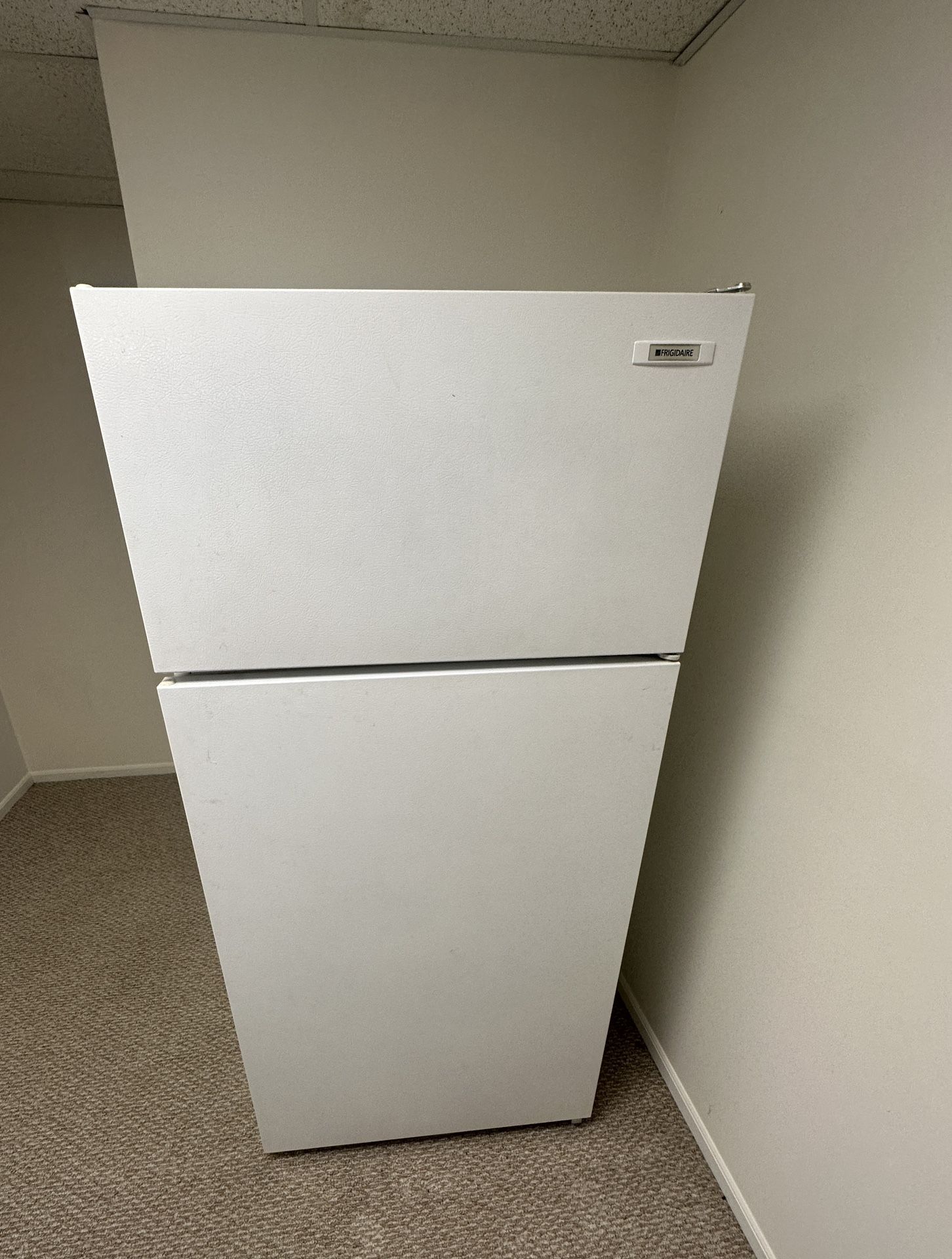 FRIDGE (Frigidaire) 64x28x30 Inches
