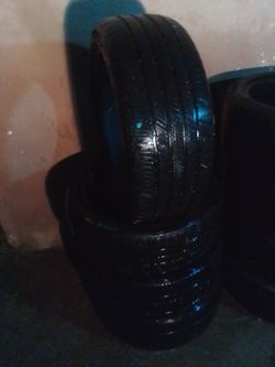 Set of four 18-in tires