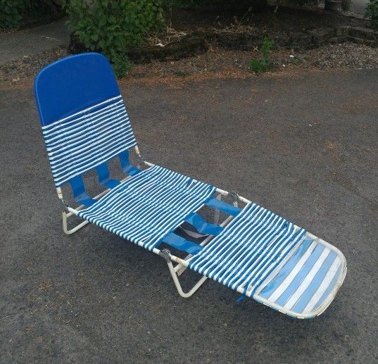 Retro Vintage Folding Chaise Lounge Chair Pool Vinyl Tube