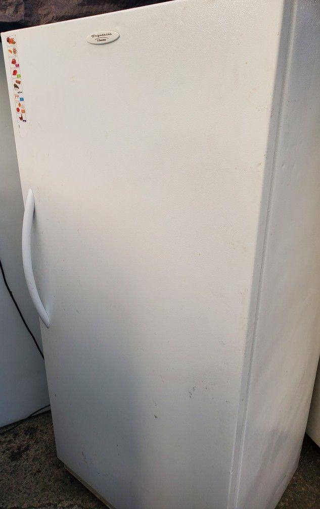 **PENDING**Frigidaire 20 Cu Ft Upright Freezer FrostFree Frostless for