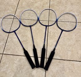 4 new badminton rockets.