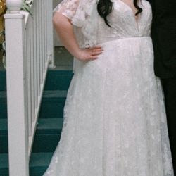 Studio Levana Plus Size Wedding Dress 