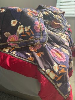 COMFORTER W 3 shams