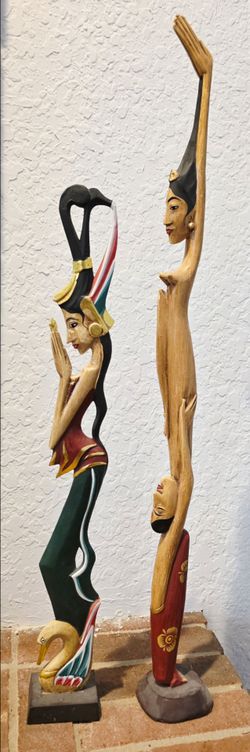 Wooden decorative figures