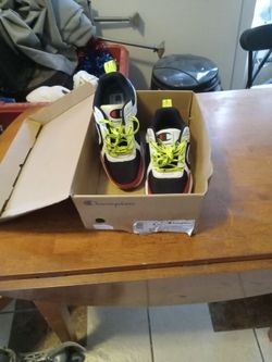 Mens Champion  Sneakers  Size 5.5