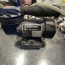 Baking Compressor And Air Brush 