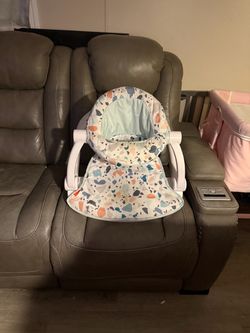 Baby sit up chair