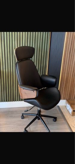 Faux Leather Ergonomic Office Chair Task Chair in Black with Headrest, Adjustable Height and Metal Base