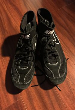 Wrestling shoes