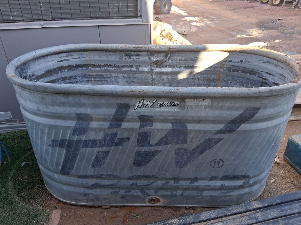 H W  stock tank
