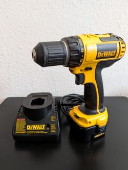 DeWalt 12V Cordless Drill Bundle – Charger Works – AS IS