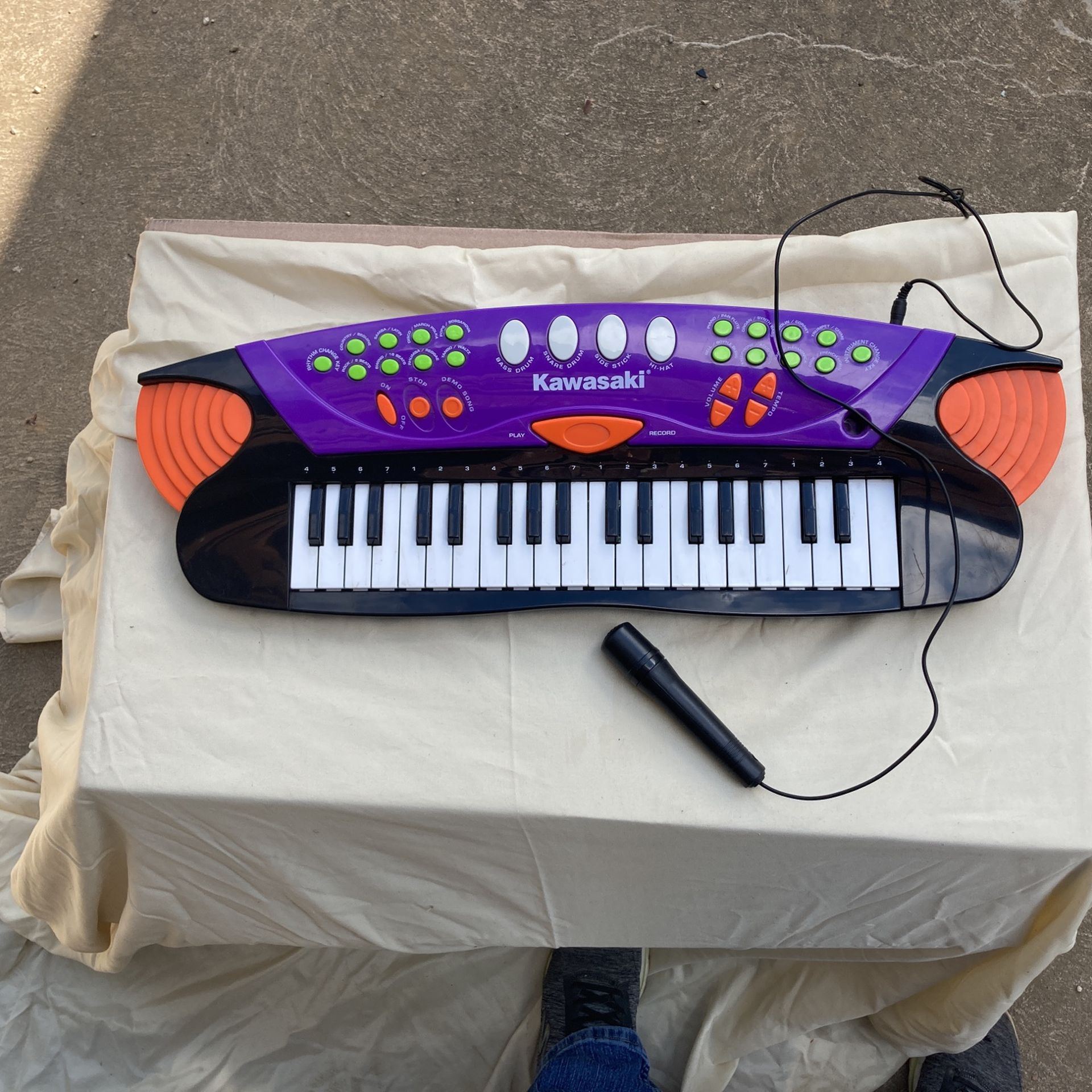 Kawasaki Keyboard With Microphone