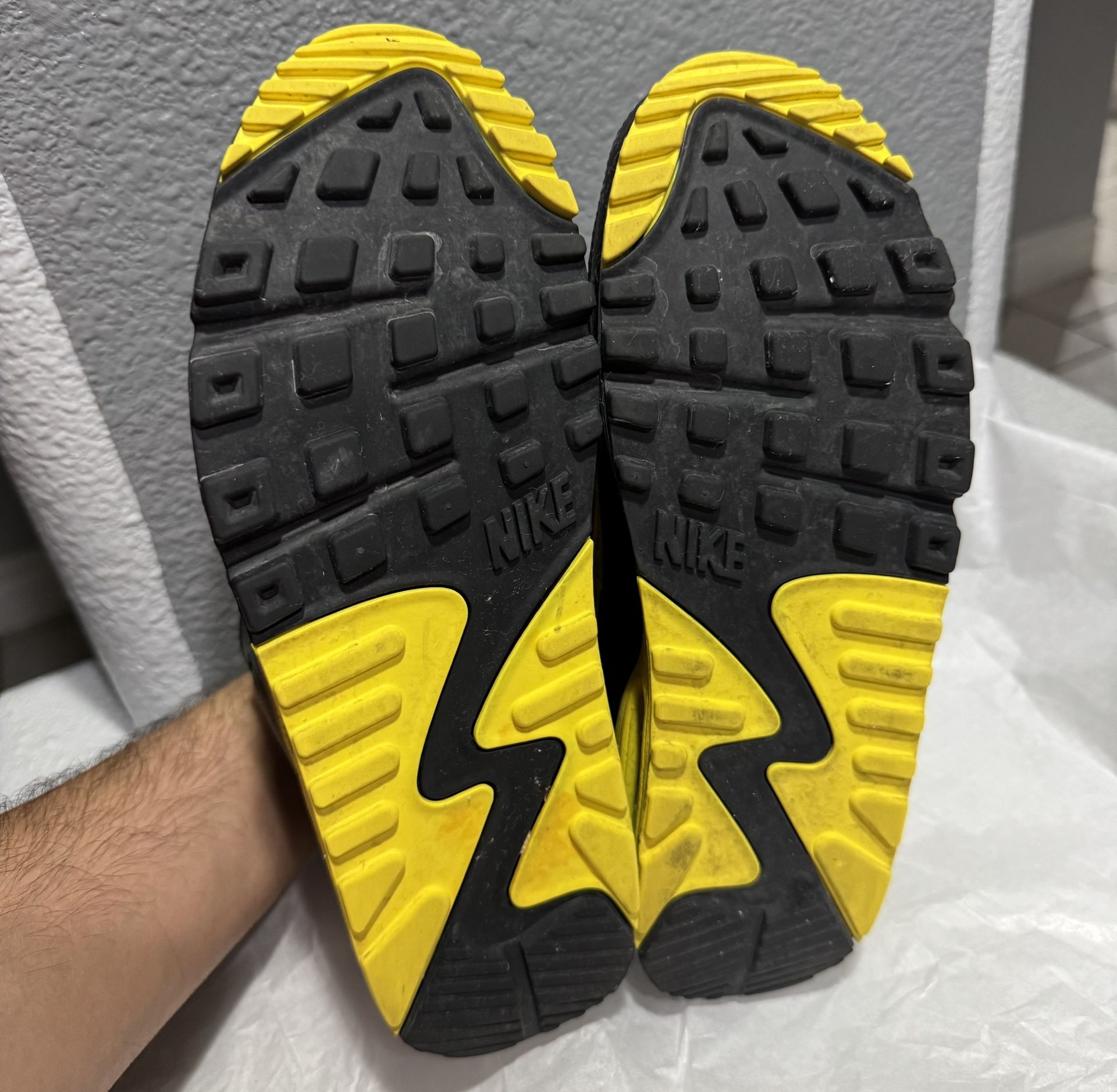 Nike Air Max 90 x UNDEFEATED ‘Black Optic Yellow