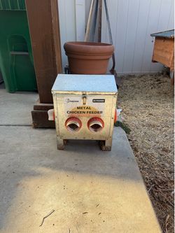25lb chicken feeder box