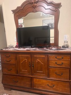 Wooden dresser set