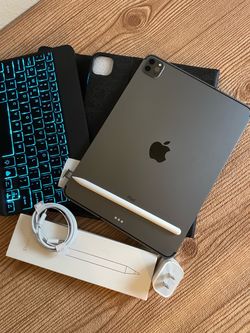 Apple iPad Pro 11 (2nd Generation/ Face ID) 128GB WiFi + cellular unlocked  With  Keyboard and Pencil