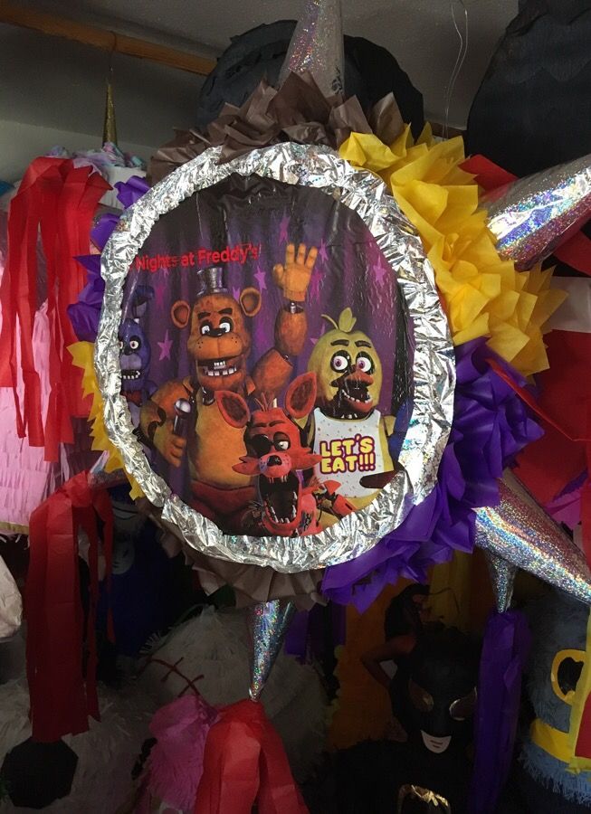 Five nights of Freddy piñata