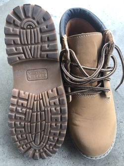 Boy boots size 4