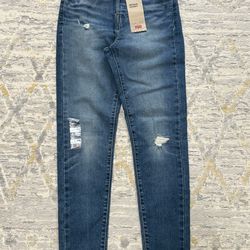 Women Levi’s Jean size w25 or 0