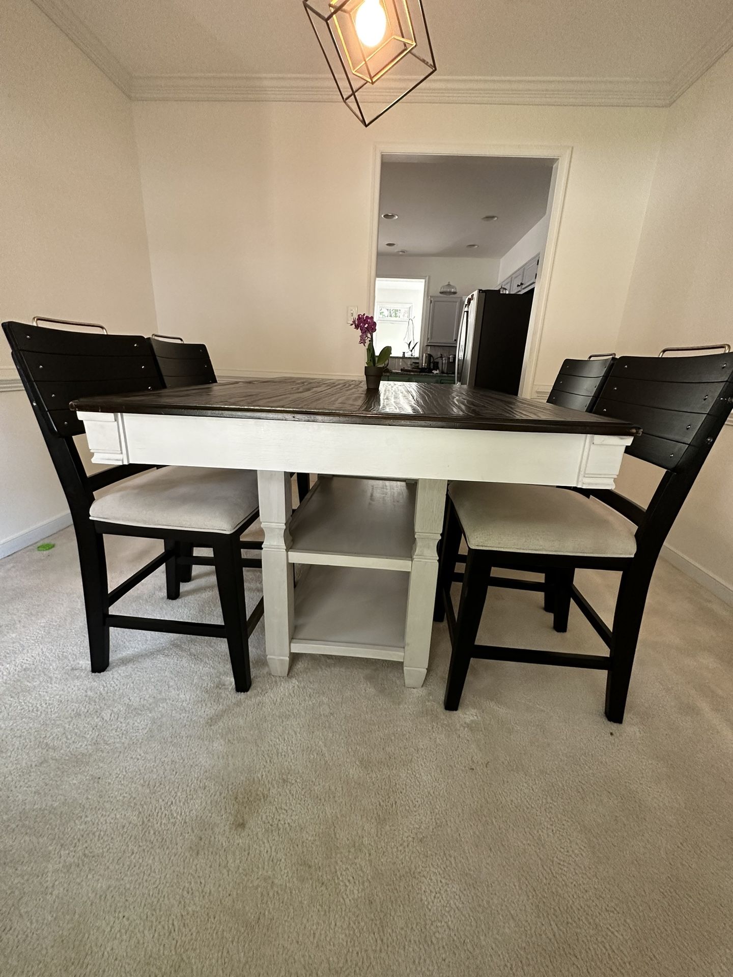 Kitchen Island And 4 Stools 