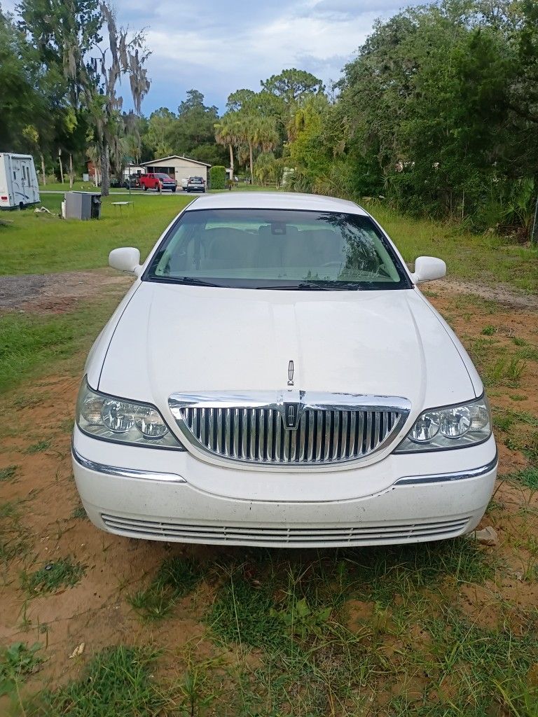 2004 Lincoln Town Car