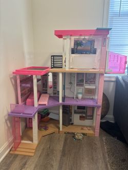 Barbie Dream House 