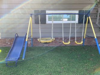 Kids swing set